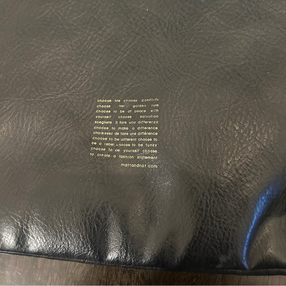 MATT & NAT ~ Vintage butter soft vegan leather unisex messenger handbag - Picture 7 of 16